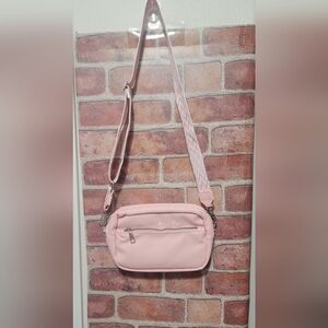 Suitshine crossbody bag. NEW. Adjustable strap. Multiple compartments